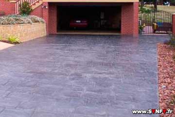 descente de garage en beton matricé